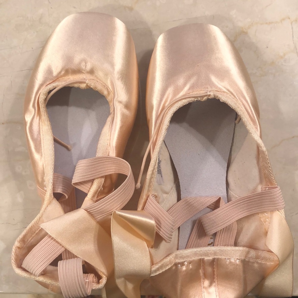 NEW Bloch Pointe shoes